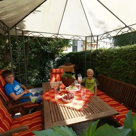 Haus Sommerstein Apartamento *